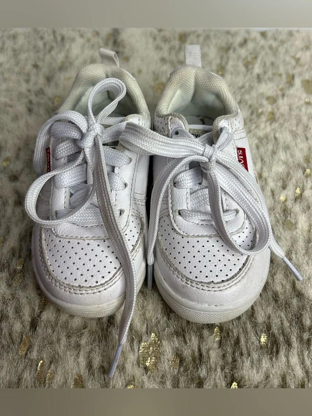5 for $25🔥Levi's White Sneakers Baby‎ Size 6